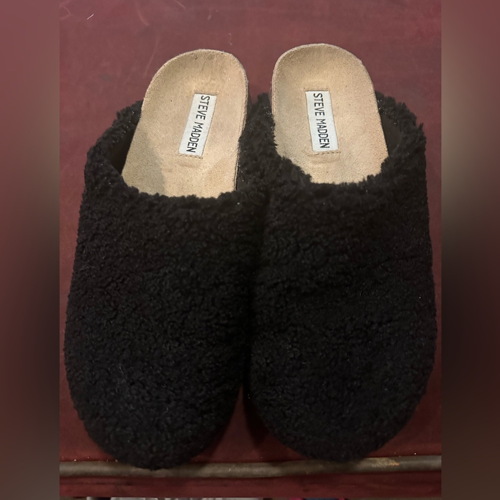 Gently Worn - Steve Madden Vesa Faux Sherling Clog - size 8 - Black!